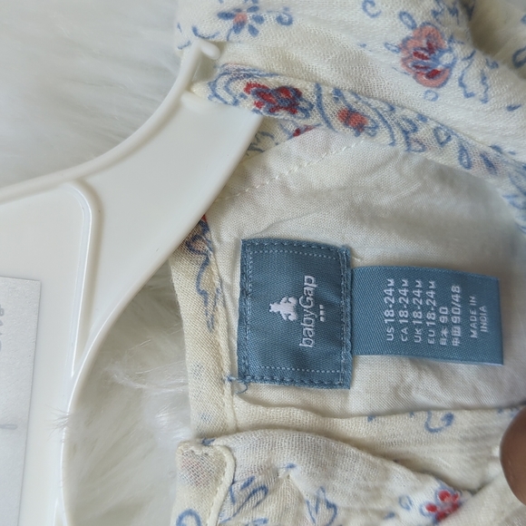 BABY GAP | Infant Red, White, & Blue Floral Sleeveless Fully Lined Dress - Picture 3 of 12